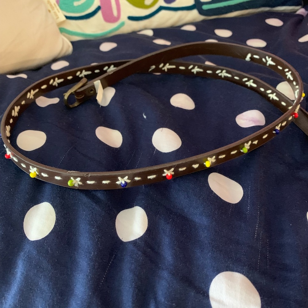 Brown belt with beaded accents size 5